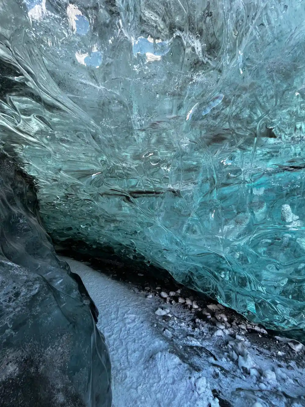Turquoise ice formations and flow patterns in cave